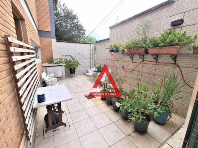 Casa com 3 dormitórios, sendo todas suítes e piscina no bairro Pinheirinho em Itajubá MG