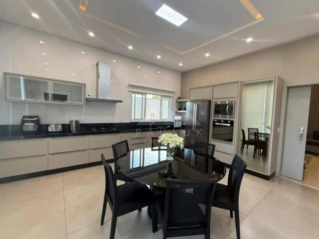 Casa com 3 dormitórios sendo 1 suíte à venda, 264 m² por R$ 2.300.000 Centro São Miguel do Iguaç