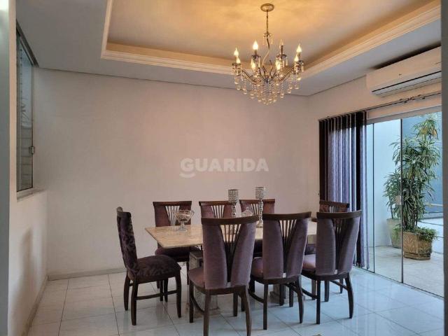 Casa com 3 dormitórios, sendo 1 suíte, e 4 vagas de garagem no bairro Ecoville COD: 21498