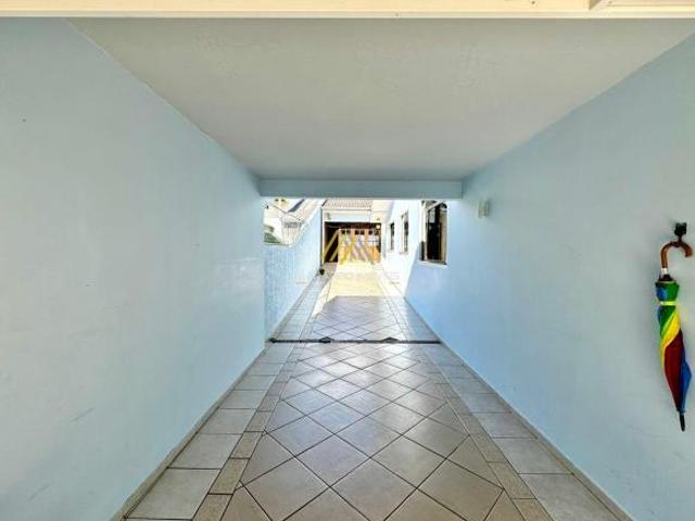 Casa com 3 dormitórios, sendo 1 suíte e 2 banheiros