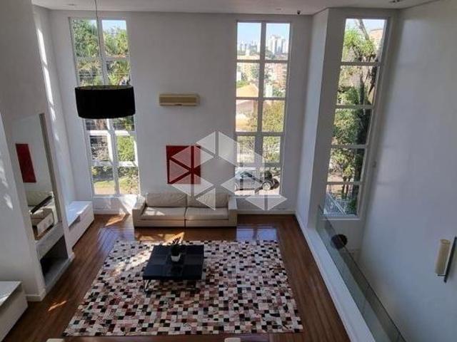 Casa com 3 dormitórios, sendo 1 suíte máster com hidro e closet no bairro Boa Vista