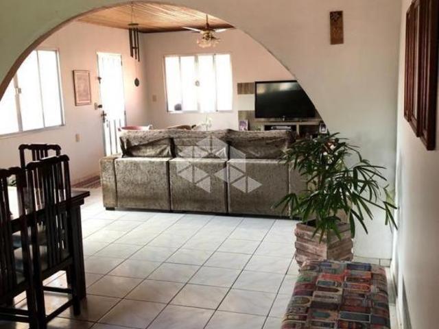 Casa com 3 dormitórios 167,49m² privativos bairro Berto Círio
