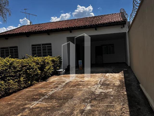 Casa com 3 Dormitórios, 1 Suíte, 3 Vagas e com 168M² Jardim Bela Vista