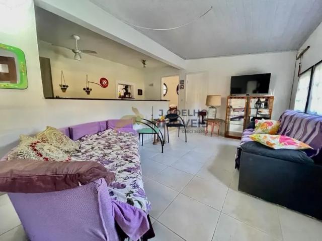 Casa com 3 dormitórios 1 quadra da praia da Enseada Ubatuba SP