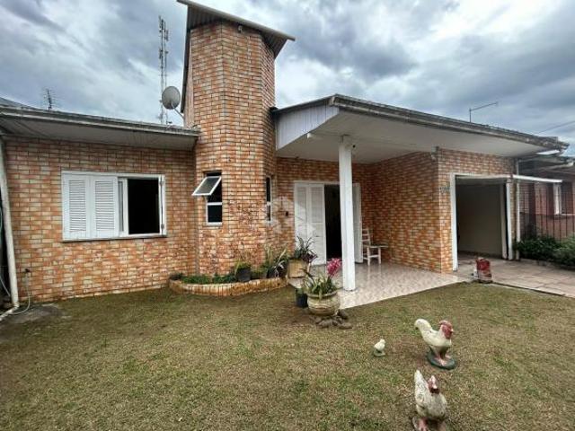 Casa com 3 dormitórios, 2 banheiros no bairro 1 de maio