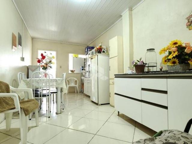 CASA COM 3 DORMITÓRIOS, 2 BANHEIROS E PÁTIO