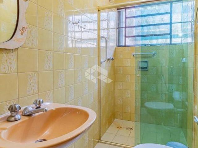 Casa com 3 dormitórios/quartos, ampla sala de estar/jantar e área gourmet/churrasqueira