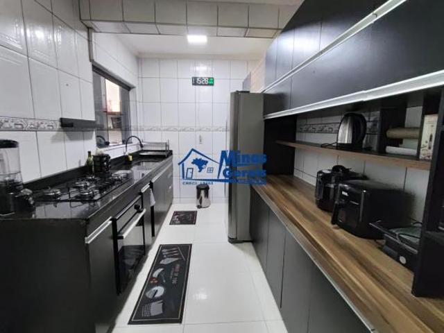 Casa com 3 Dorms, Suíte, Terraço Gourmet e Piscina À Venda