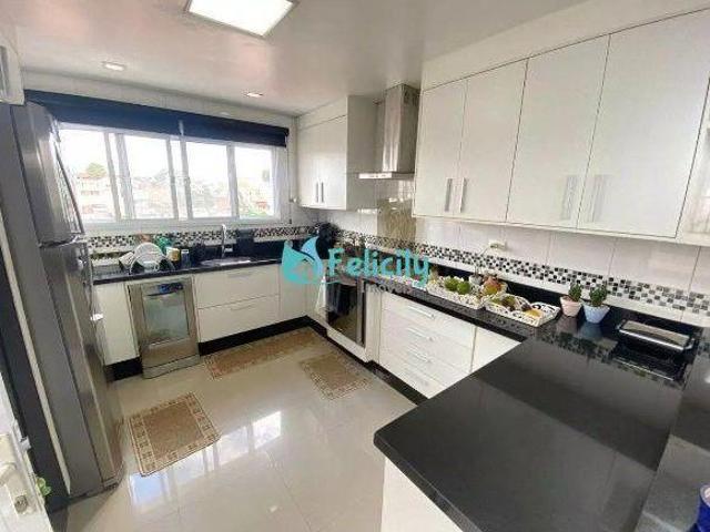 Casa com 3 dorms, 1 suíte, 2 vagas, 250m2 no Pq. Maria Domitila