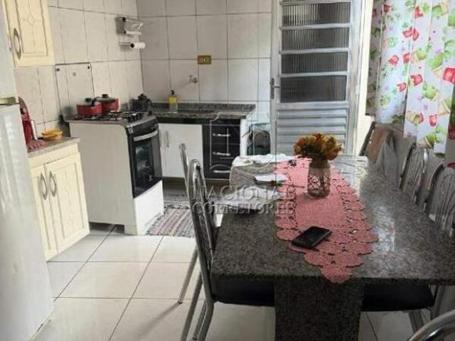 Casa com 3 imóveis no terreno Ótimo para renda