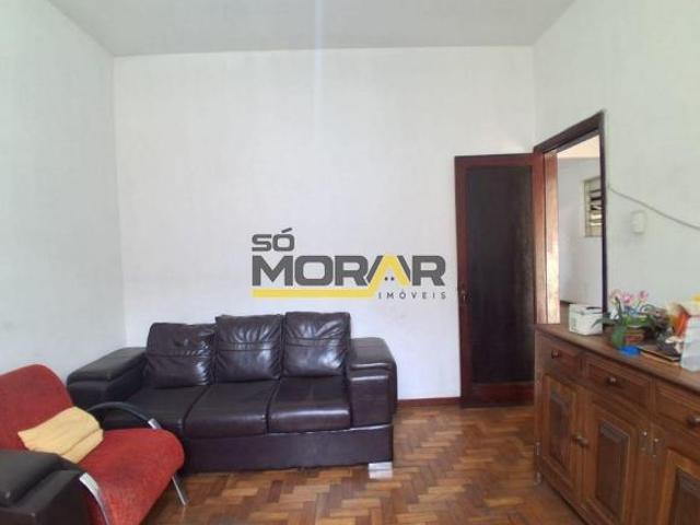 CASA COM 3 QUARTO, 1 SUITE E 4 VAGAS DE GARAGEM EM TERRENO DE 353M2 NO BAIRRO CARLOS PRATES BELO H