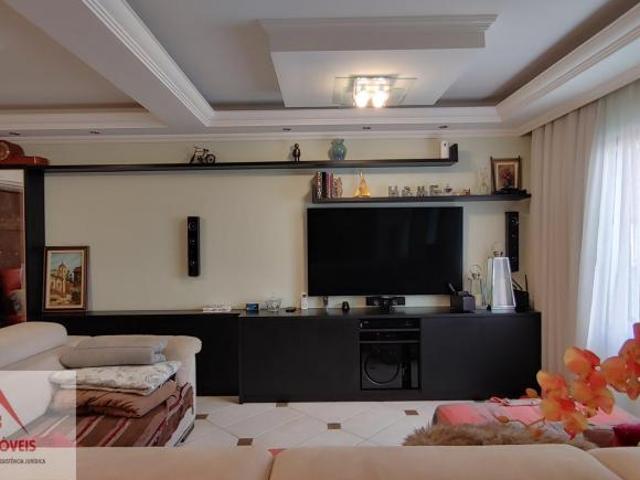 Casa com 3 quartos, 3 suítes e vaga para 4 carr.