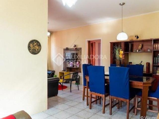 CASA COM 3 QUARTOS 100% MOBILIADA NO BAIRRO TERESÓPOLIS