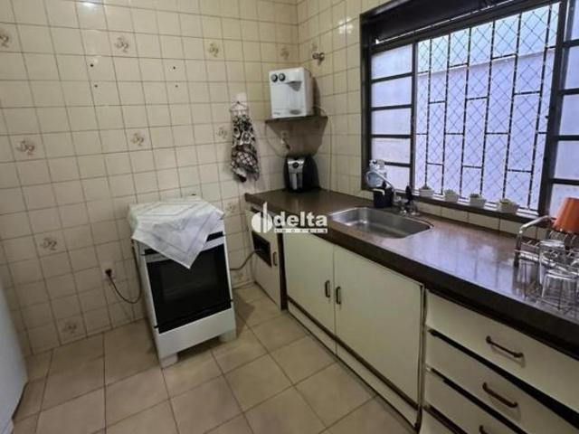 Casa com 3 quartos 1 sendo suíte disponível para venda no bairro Tubalina Uberlândia em Uberlândia