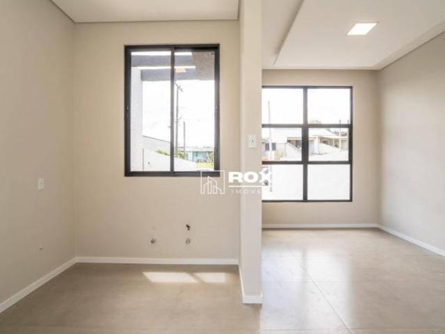 Casa com quintal amplo, 3 quartos sendo 1 suíte à venda / Quatro Barras/PR