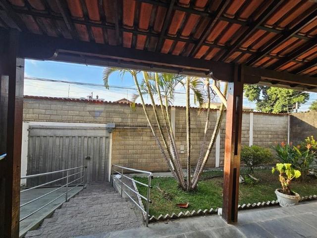 Casa com 3 quartos, 1 suíte, DCE e 2 vagas no bairro Céu Azul!