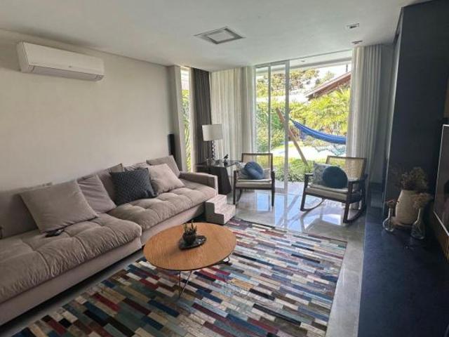 Casa com 3 quartos, 4 vagas e Piscina no Jardim Social