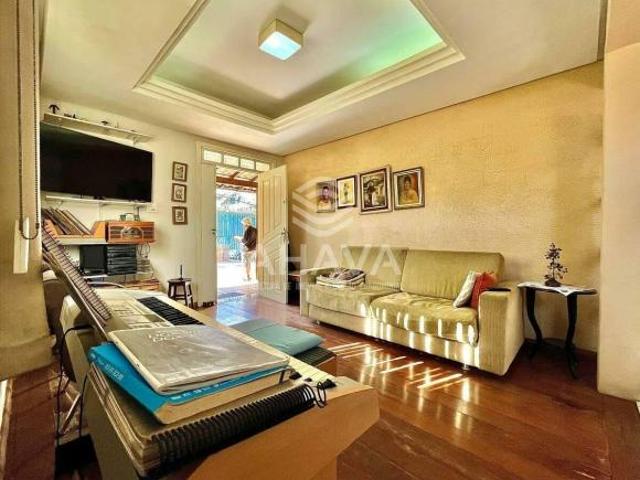 Casa com 3 Quartos à Venda 435m² Planalto Próximo à Avenida Doutor Cristiano Guimarães