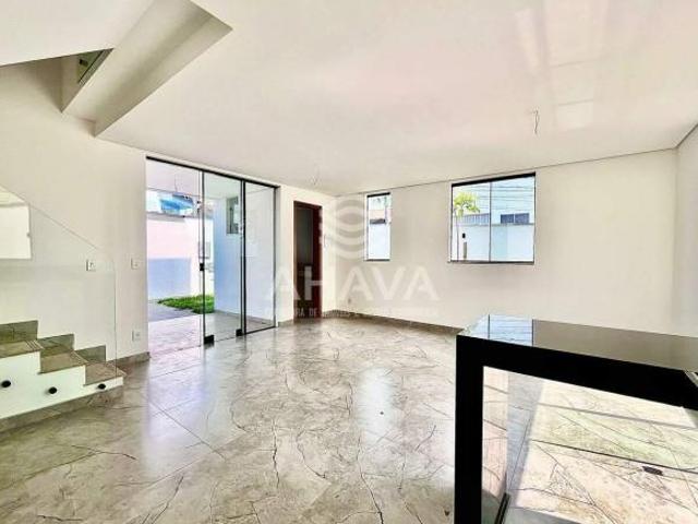 Casa com 3 Quartos à Venda, 156m², Candelária, próximo à Rua Érico Verissimo