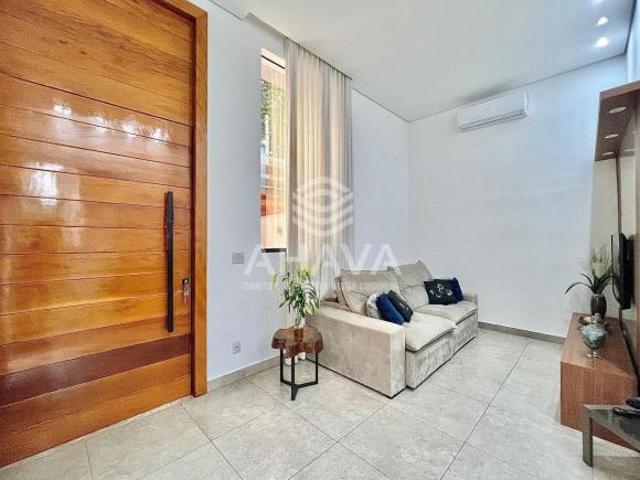 Casa com 3 Quartos à Venda, 180m², Candelária, próximo à Rua Érico Veríssimo