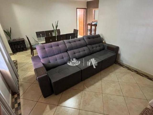 Casa com 3 quartos à venda, 200 m² por R$ 850.000 San Fernando Londrina/PR