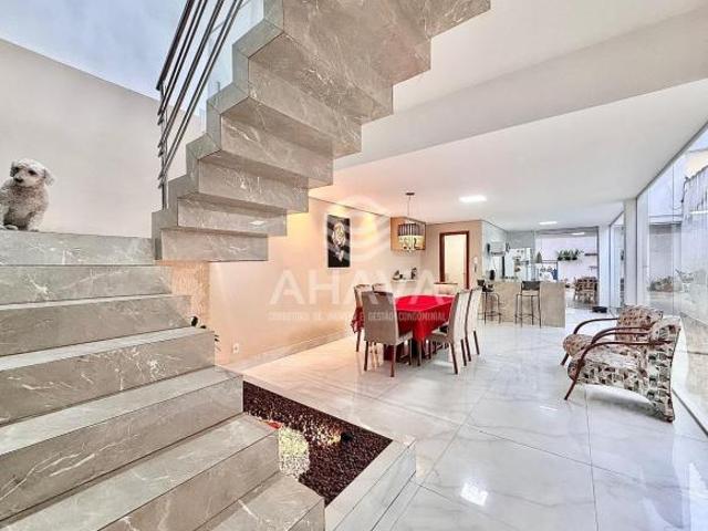 Casa com 3 Quartos à Venda, 230m², Vila Clóris, próximo à Avenida Doutor Cristiano Guimarães