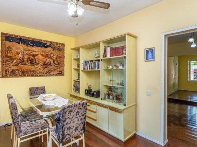 Casa com 3 Quartos à Venda, 293 m² por R$ 650.000