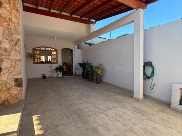 Casa com 3 quartos à venda em Varginha, no bairro Bela Vista