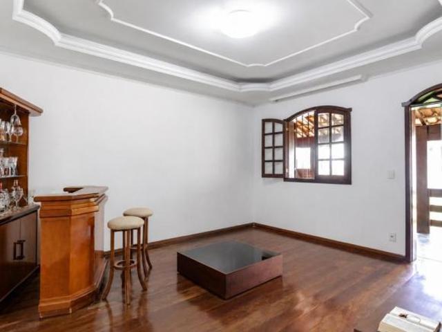 Casa com 3 quartos à venda em Belo Horizonte, no bairro Castelo
