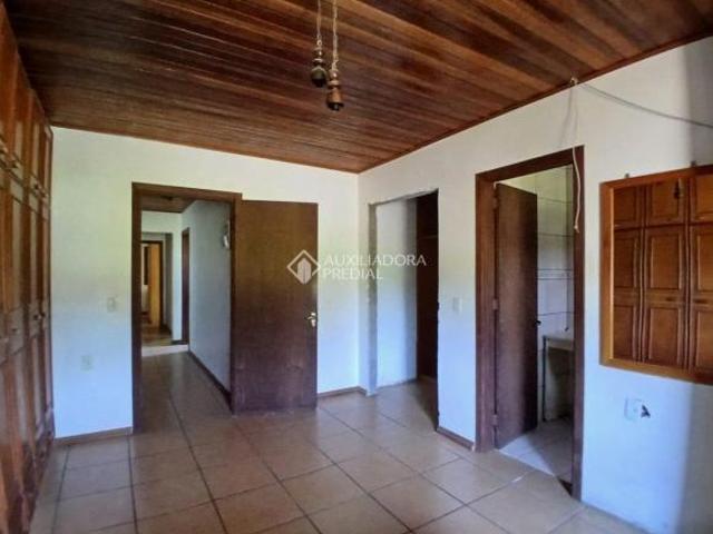 CASA COM 3 QUARTOS A VENDA NO BAIRRO COLINA