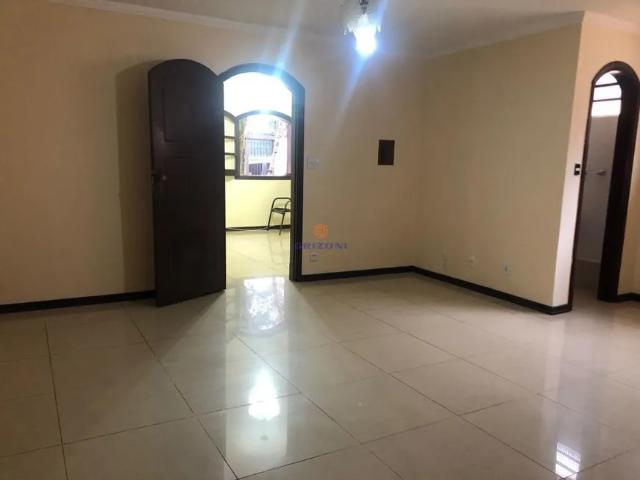 Casa com 3 quartos à venda no bairro Vila Mesquita
