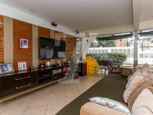 Casa com 3 quartos à venda no Sumaré PARA REFORMA