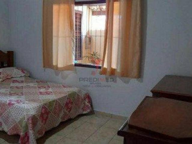 Casa com 3 Quartos, área de serviço, quintal, 3 vagas de garagem. Vila dos C.