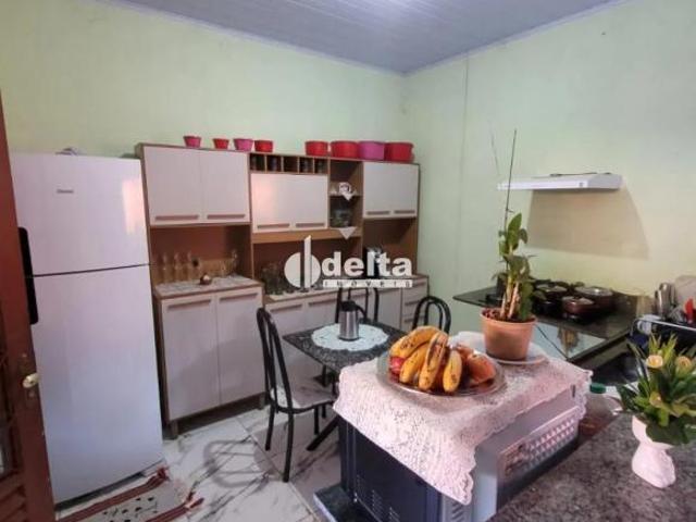 Casa com 3 quartos disponível para venda no bairro Guarani em Uberlândia MG