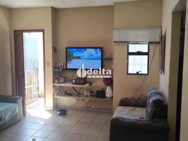 Casa com 3 quartos disponível para venda no bairro Santa Luzia em Uberlândia MG