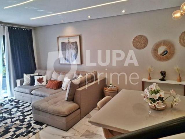 CASA COM 3 QUARTOS E 4 VAGAS DE GARAGEM À VENDA NO TUCURUVI