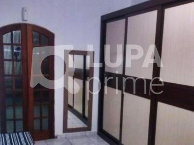 CASA COM 3 QUARTOS E 4 VAGAS DE GARAGEM Á VENDA NO CARRÃO