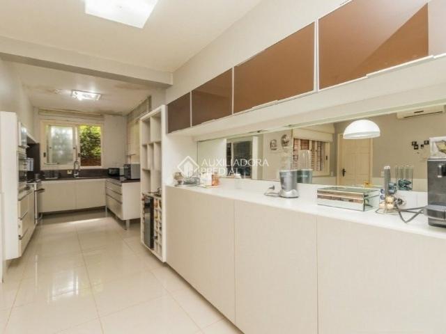 Casa com 3 quartos e 554m² para alugar em Vila Assunção, Porto Alegre