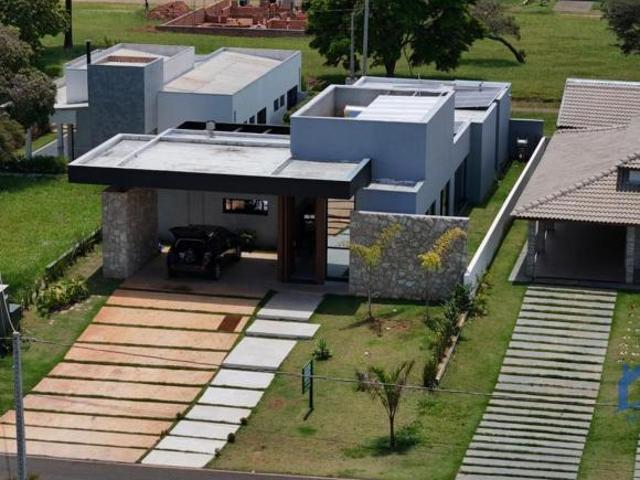 Casa com 3 Quartos e 5 banheiros à Venda, 450 m² por R$ 1.980.000 Cód. ch2602