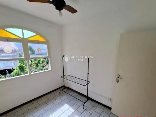 Casa com 3 quartos e 65m² para alugar em Trindade, Florianópolis