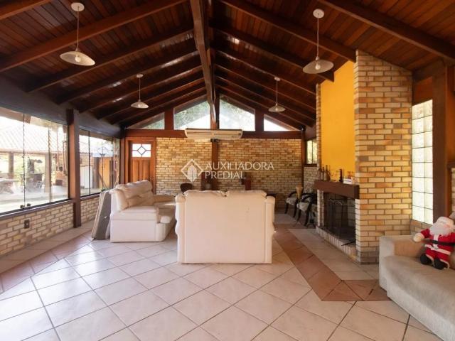Casa com 3 quartos e 700m² para alugar em Hípica, Porto Alegre