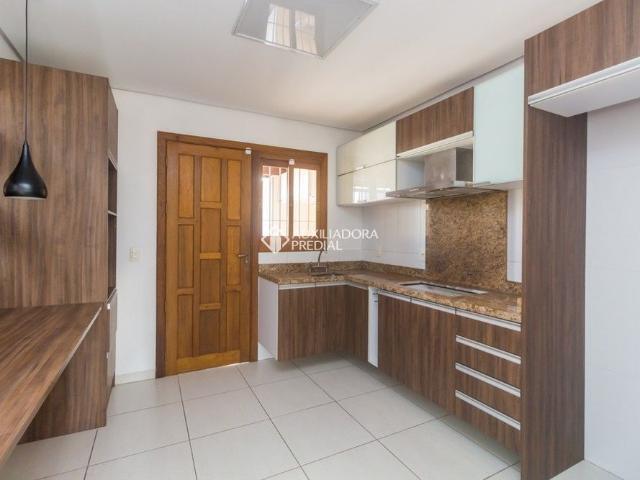 Casa com 3 quartos e 75m² para alugar em Hípica, Porto Alegre