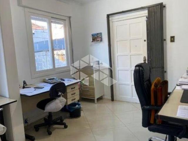 Casa com 3 quartos e 120m² à venda em Passo da Areia, Porto Alegre