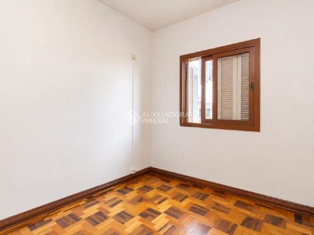 Casa com 3 quartos e 120m² para alugar em Jardim Sabará, Porto Alegre