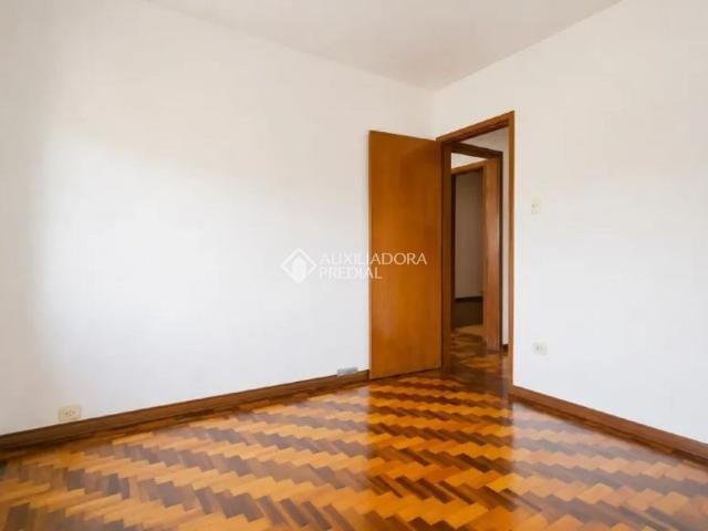 Casa com 3 quartos e 120m² para alugar em Jardim Sabará, Porto Alegre