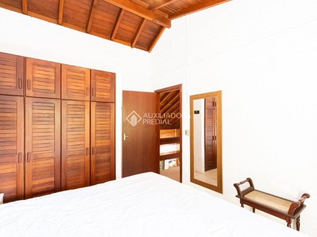 Casa com 3 quartos e 135m² para alugar em Barra de Ibiraquera, Imbituba