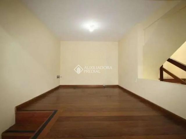 Casa com 3 quartos e 140m² para alugar em Cristo Redentor, Porto Alegre