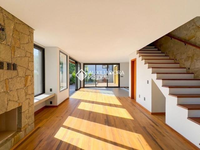 Casa com 3 quartos e 150m² para alugar em Panorâmico, Garopaba