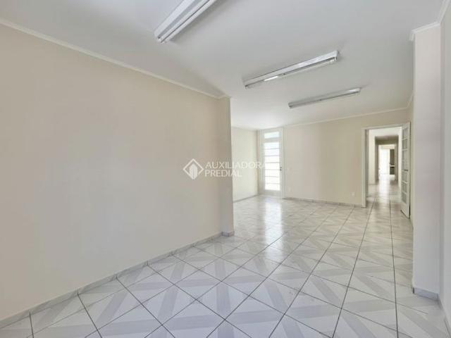 Casa com 3 quartos e 160m² para alugar em Farroupilha, Porto Alegre