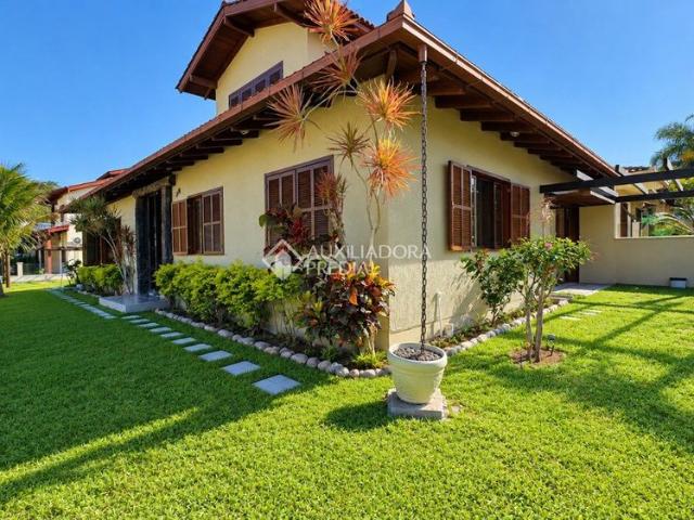 Casa com 3 quartos e 162m² para alugar em Panoramico, Garopaba